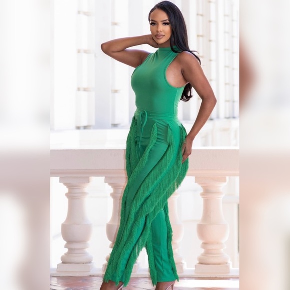 Darcia Fringe Baddie Set. - Picture 2 of 3